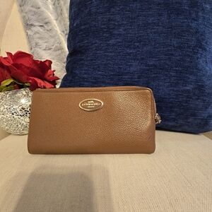 Coach  Signature Leather Corner Zip Wristlet Wallet in Khaki/Saddle